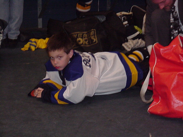 goalie getting ready.jpg (71177 bytes)