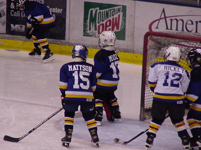 going in the corner.jpg (87921 bytes)